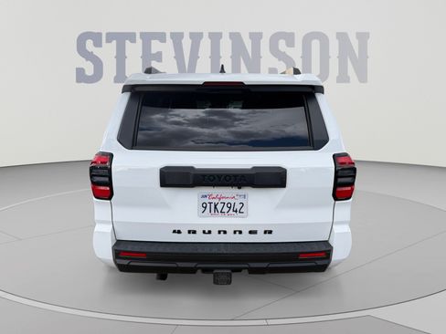 Certified 2025 Toyota 4Runner SR5 AWD/4WD image 4