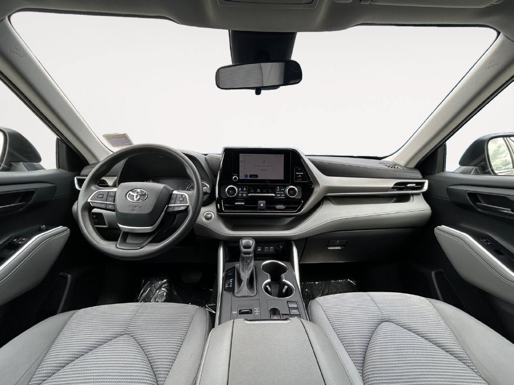 Used 2023 Toyota Highlander L FWD image 12