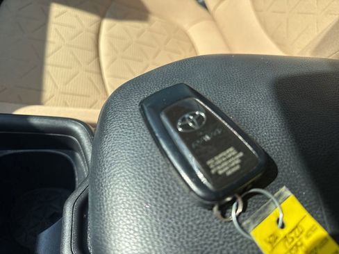 Used 2021 Toyota RAV4 XLE image 32