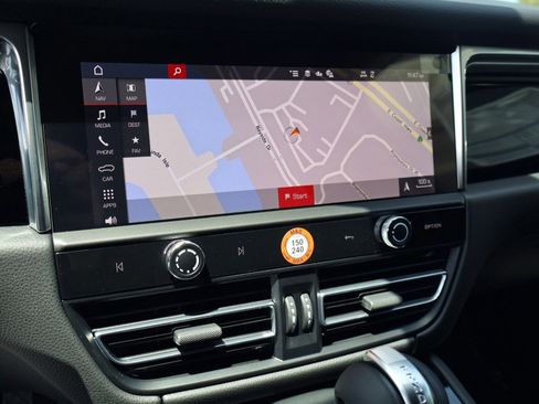 New 2026 Porsche Macan AWD/4WD image 18