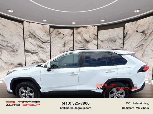 Used 2022 Toyota RAV4 XLE w/ Convenience Package FWD image 7