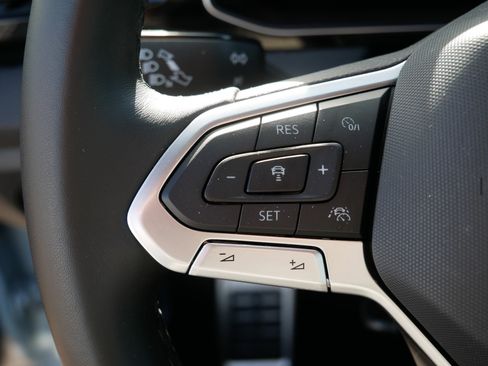 Certified 2025 Volkswagen Jetta Sport image 27