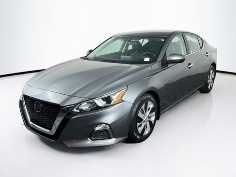 Used 2020 Nissan Altima 2.5 S FWD image 3