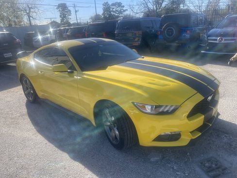 Used 2017 Ford Mustang GT RWD image 3