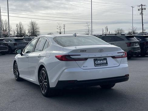 Used 2025 Toyota Camry XLE image 5