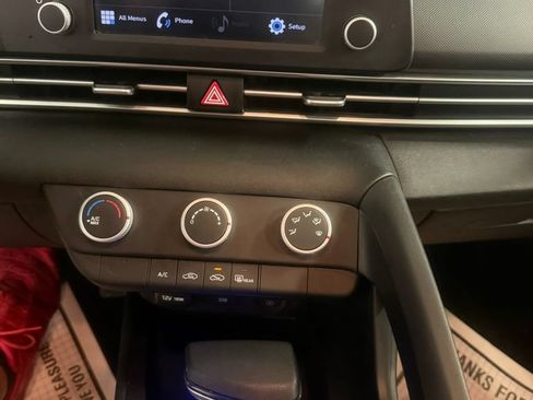 Used 2022 Hyundai Elantra SE FWD image 39