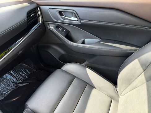 Used 2023 Nissan Rogue SL w/ SL Premium Package image 30