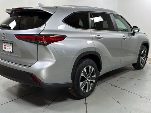 Certified 2023 Toyota Highlander XLE image 5