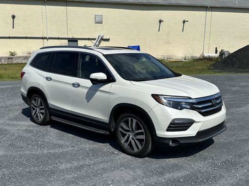 Used 2018 Honda Pilot Touring image 2