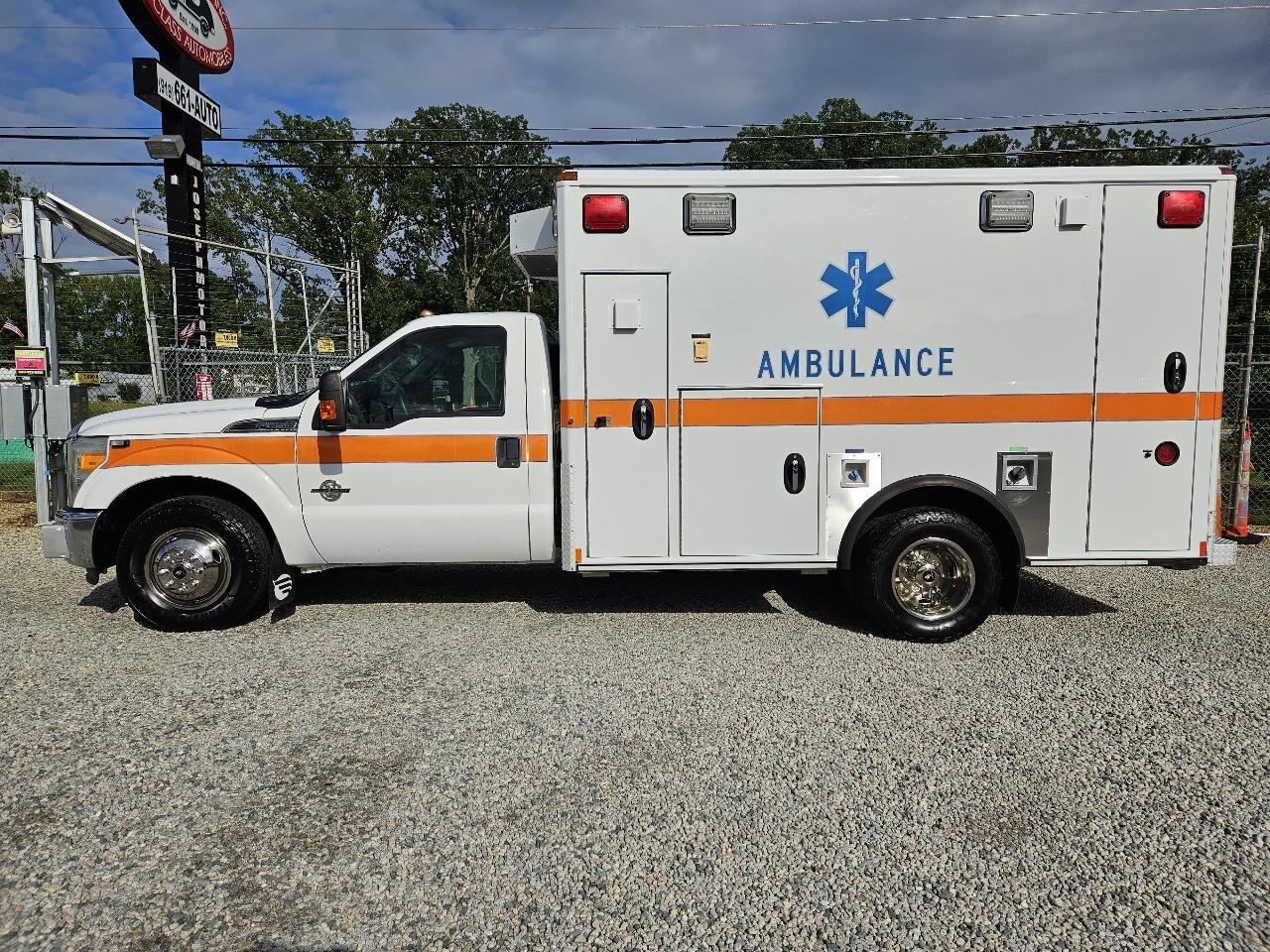 Used 2016 Ford F350 XLT RWD image 2