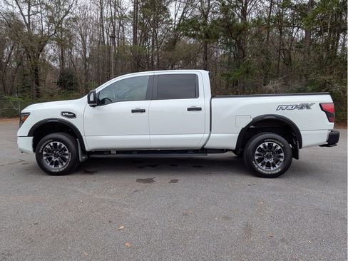 Used 2022 Nissan Titan PRO-4X image 12