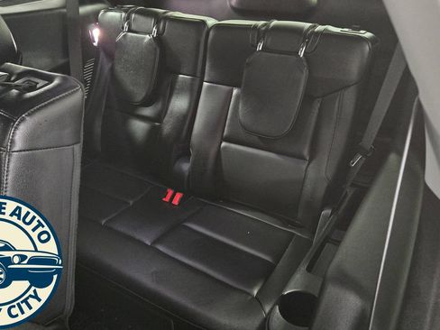 Used 2021 Ford Explorer Limited w/ Equipment Group 301A AWD/4WD image 26
