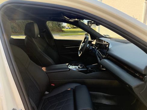 Used 2024 BMW 530i xDrive w/ Premium Package image 22