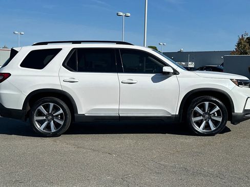 Used 2024 Honda Pilot Touring image 6