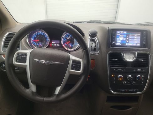 Used 2016 Chrysler Town & Country LX FWD image 22