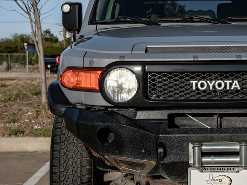 Used 2014 Toyota FJ Cruiser 4WD w/ Upgrade Package image 37