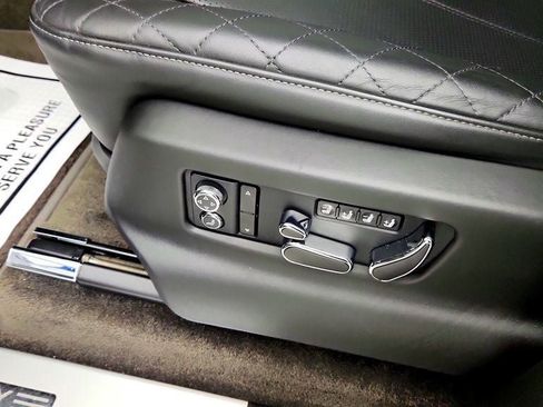Used 2018 Bentley Bentayga AWD/4WD image 12
