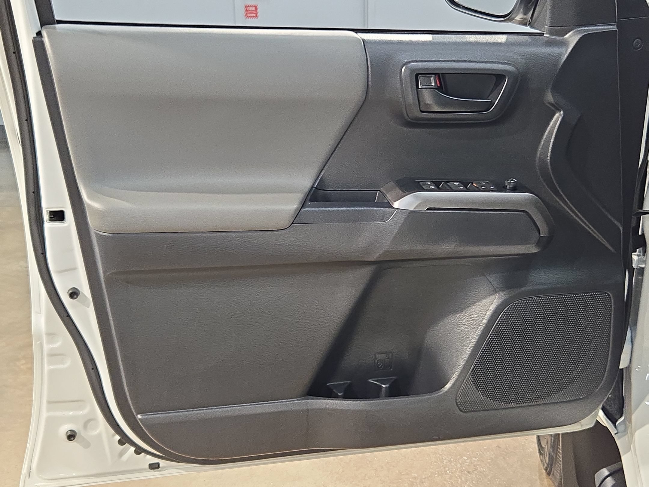 Used 2022 Toyota Tacoma SR5 RWD image 20