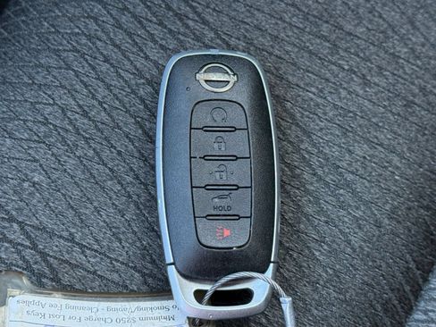 Used 2025 Nissan Rogue SV FWD image 23