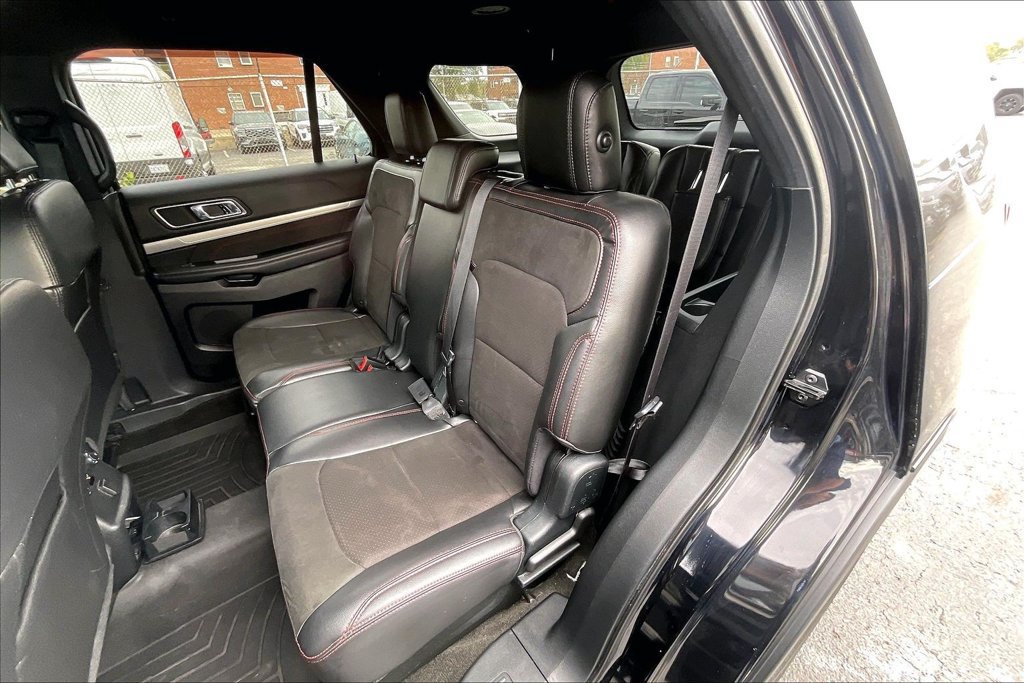 Used 2018 Ford Explorer XLT w/ Equipment Group 202A AWD/4WD image 25