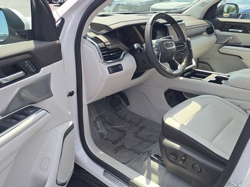 Used 2024 GMC Acadia Denali w/ Super Cruise Package FWD image 9