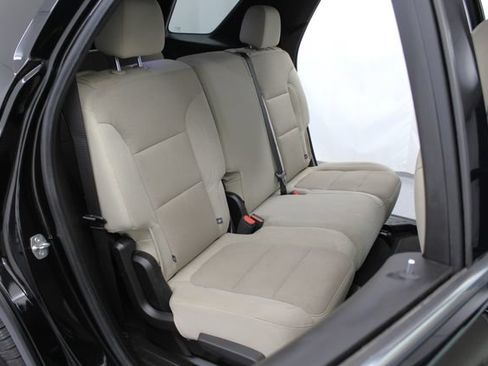 Used 2022 Chevrolet Traverse LS FWD image 21