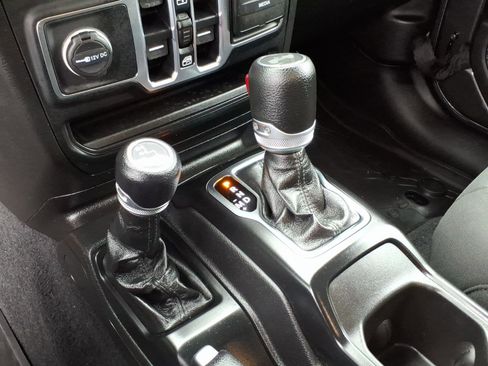 Used 2023 Jeep Wrangler Unlimited Sport AWD/4WD image 18