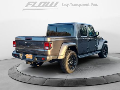 Used 2025 Jeep Gladiator Sport image 9