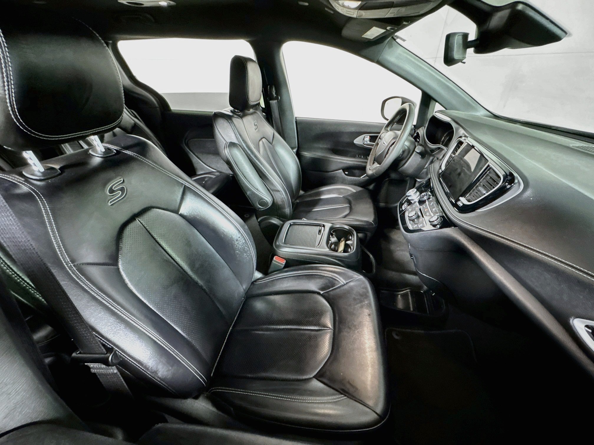 Used 2023 Chrysler Pacifica Touring-L w/ S Appearance Package FWD image 26