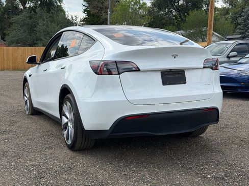 Used 2022 Tesla Model Y Long Range AWD/4WD image 3