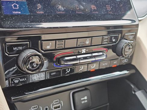 New 2025 Jeep Grand Cherokee Limited image 24