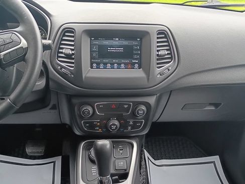 Used 2019 Jeep Compass Latitude w/ Cold Weather Group AWD/4WD image 13