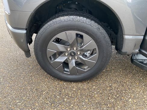 Used 2023 Ford F150 Lightning Lariat image 27