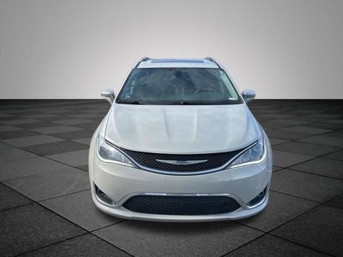 Used 2019 Chrysler Pacifica Limited image 2