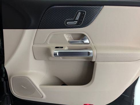 New 2026 Mercedes-Benz GLB 250 image 10