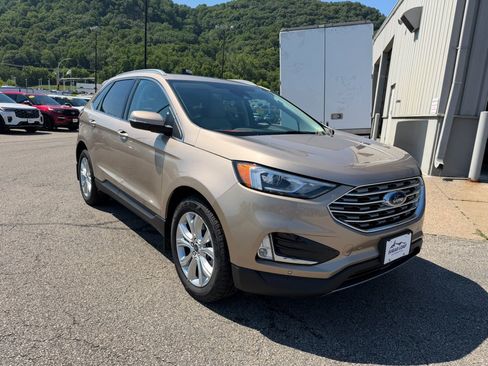 Used 2021 Ford Edge Titanium w/ Class II Trailer Tow Package AWD/4WD image 3
