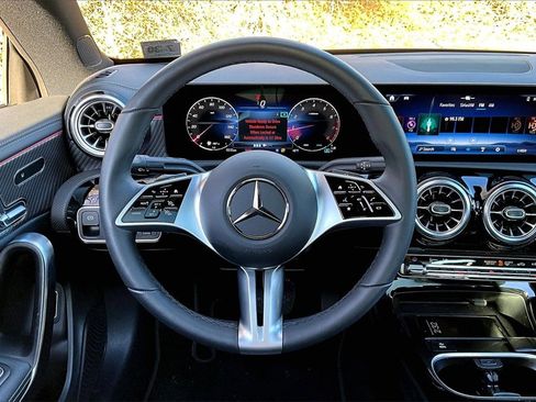 Used 2025 Mercedes-Benz CLA 250 4MATIC image 5