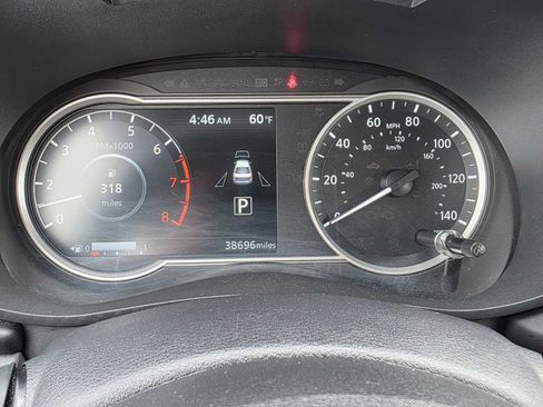 Used 2024 Nissan Versa SR FWD image 24