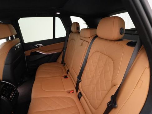 Used 2024 BMW X5 xDrive50e image 18