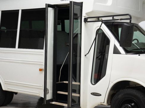 Used 2004 Chevrolet Express 3500 w/ School Bus Package RWD image 17
