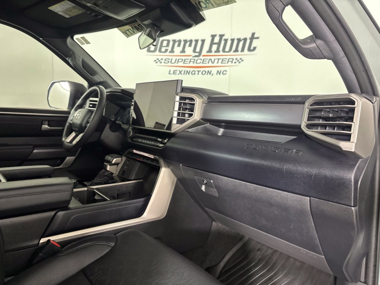 Used 2025 Toyota Tundra SR5 w/ SR5 Premium Package AWD/4WD image 33
