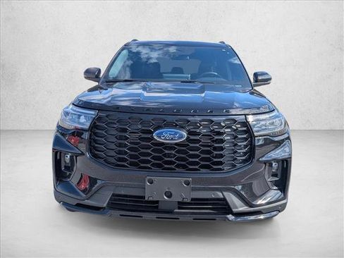 Used 2025 Ford Explorer ST-Line image 2
