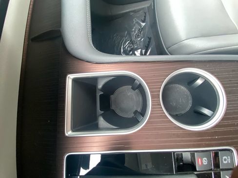 Used 2024 Toyota Sienna XLE FWD image 23