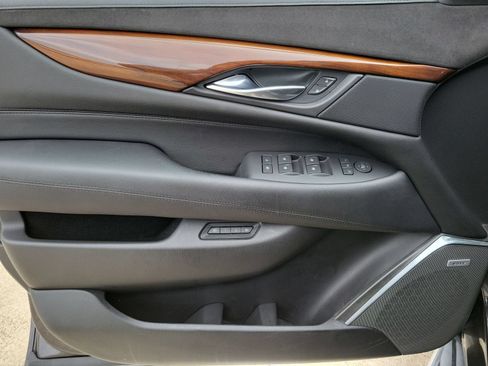 Used 2017 Cadillac Escalade Luxury RWD image 23