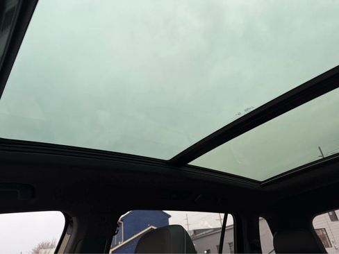 Used 2024 Volkswagen Tiguan SE R-Line image 27