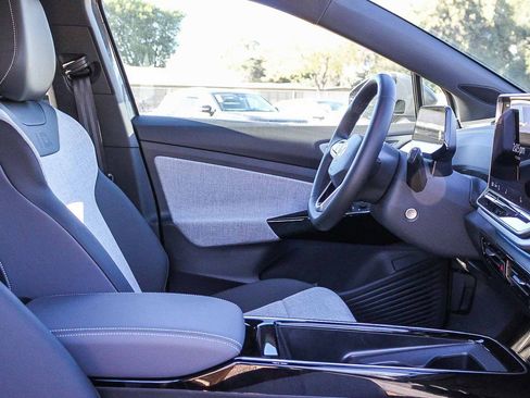 New 2025 Volkswagen ID.4 Pro AWD/4WD image 16