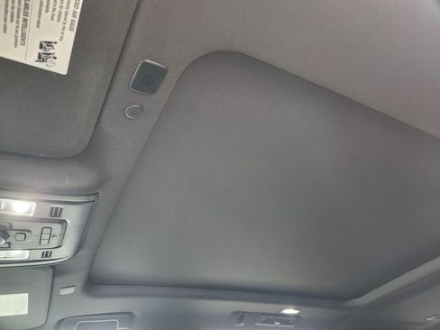 Used 2024 Chevrolet Suburban High Country image 24