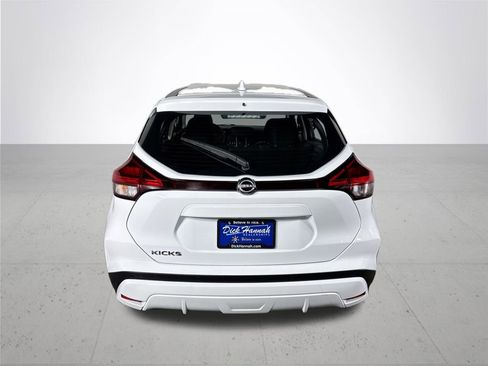 Used 2024 Nissan Kicks S image 7