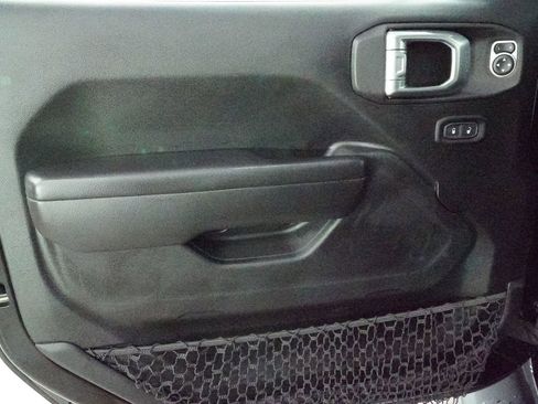 Used 2021 Jeep Wrangler Unlimited Sport image 18