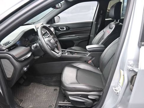 Used 2025 Jeep Compass Trailhawk AWD/4WD image 17